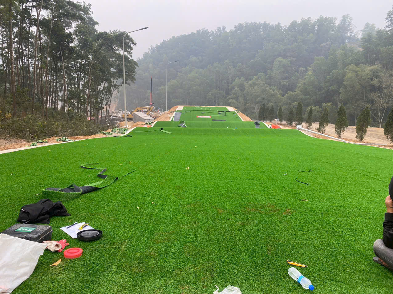 Thi Công Cỏ Nhân Tạo Sân Vườn Cho Resort PriorBay